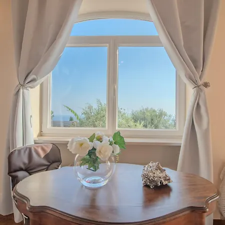 Private Sea View Con Terrazza E Giardino Apartamento